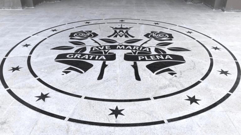 Novo piso externo do Santuário de Caravaggio retrata a fé em Nossa Senhora