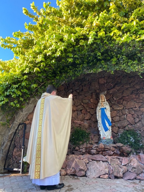 Paróquia de Lourdes inaugura gruta revitalizada, em Caxias