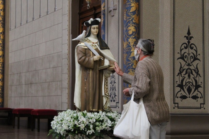 Dia de Santa Teresa terá bênção na Praça Dante Alighieri, em Caxias