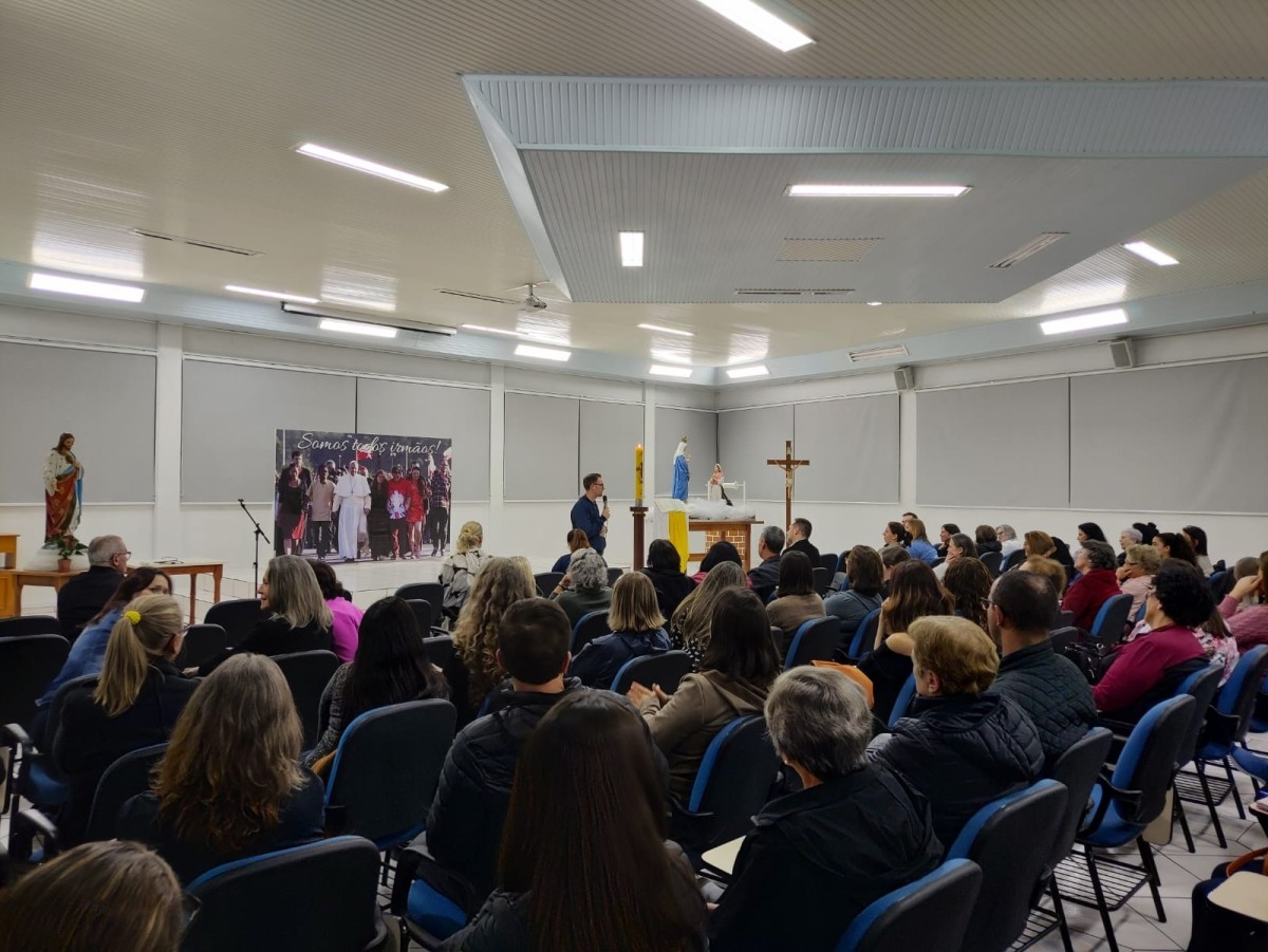 Comissão de Iniciação à Vida Cristã da Diocese de Caxias reúne catequistas da Região Pastoral de Farroupilha