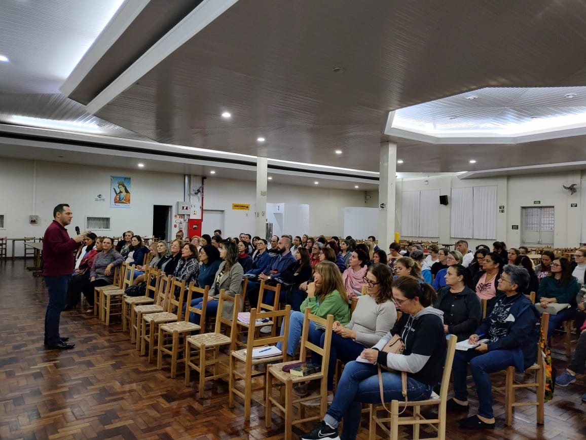 Catequistas das áreas São José e Desvio Rizzo se reúnem com a coordenação da Iniciação à Vida Cristã da Diocese de Caxias