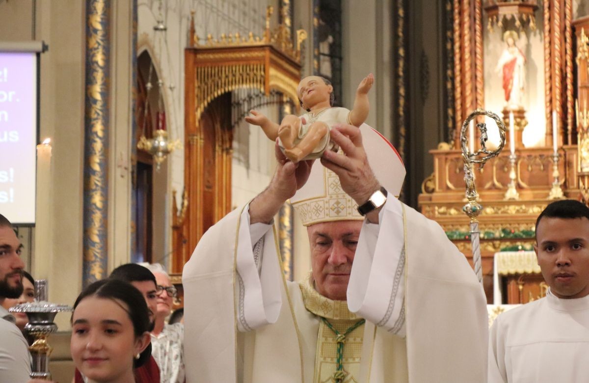 Foto de capa da notícia Catedral lotada, Missa iniciando à luz de velas e a presença de Dom José Gislon: como foi a Noite de Natal na Igreja Mãe da Diocese de Caxias