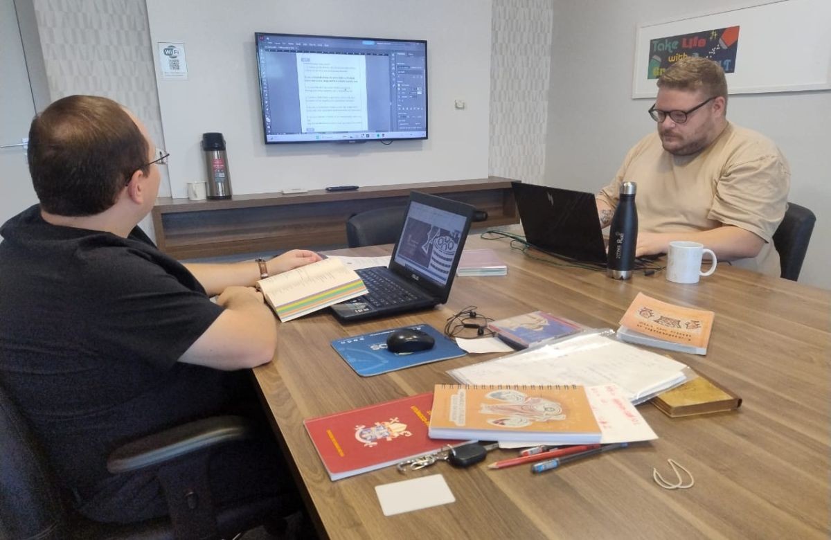 Foto de capa da notícia Inicia o processo de revisão da diagramação do novo livro de cantos da Diocese de Caxias do Sul