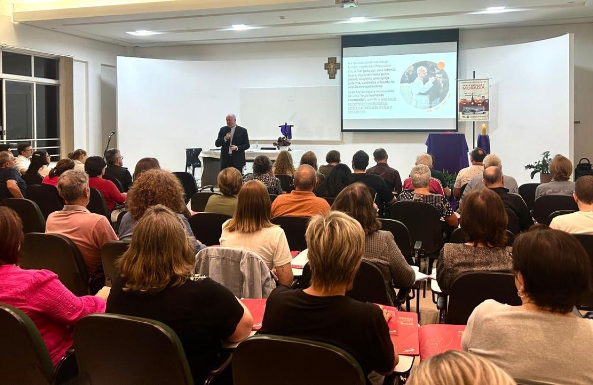 Foto de capa da notícia Aula com Dom José Gislon abre a Escola de Teologia e Bíblia na Paróquia Mãe de Deus, em Carlos Barbosa