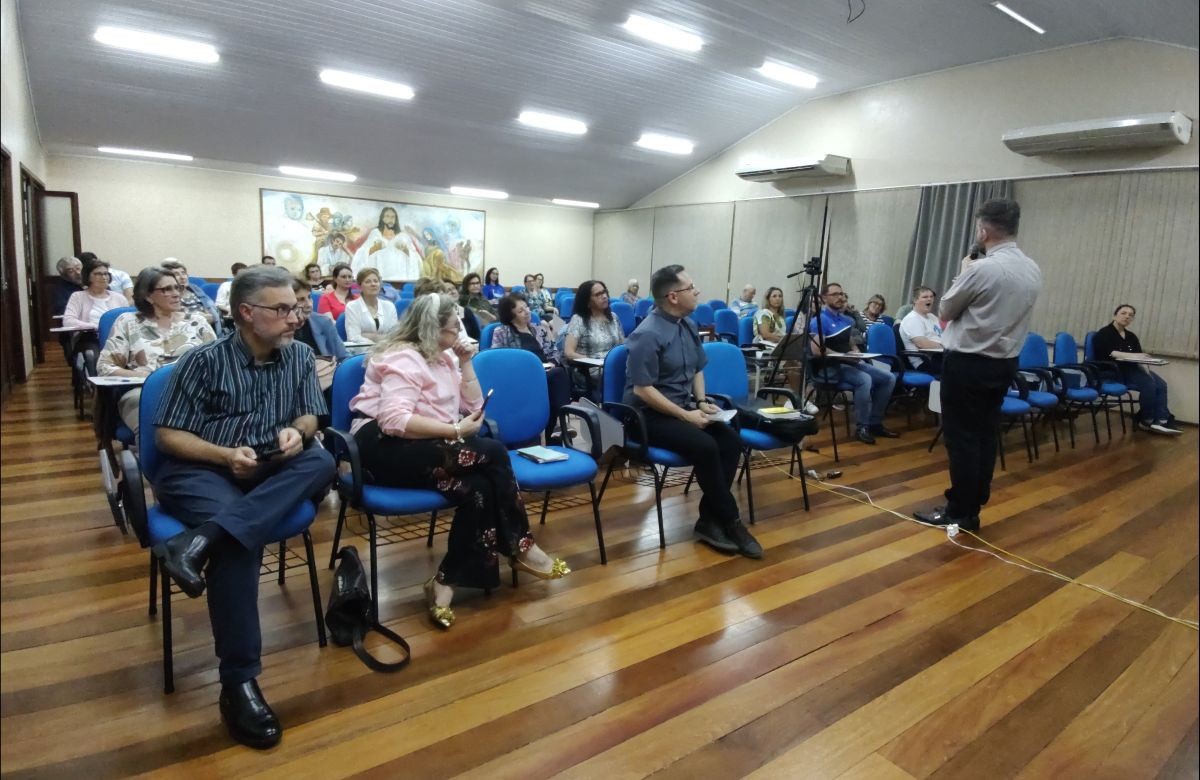 Foto de capa da notícia Comissão de Liturgia da Diocese de Caxias realiza momento formativo para o Natal a partir da nova edição do Missal
