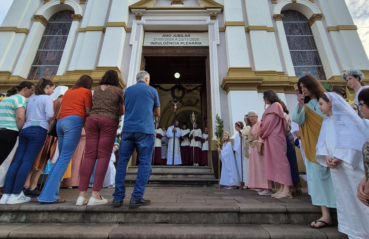 Foto de capa da notícia Igreja Matriz de Antônio Prado recebe a primeira peregrinação do Jubileu de 2025