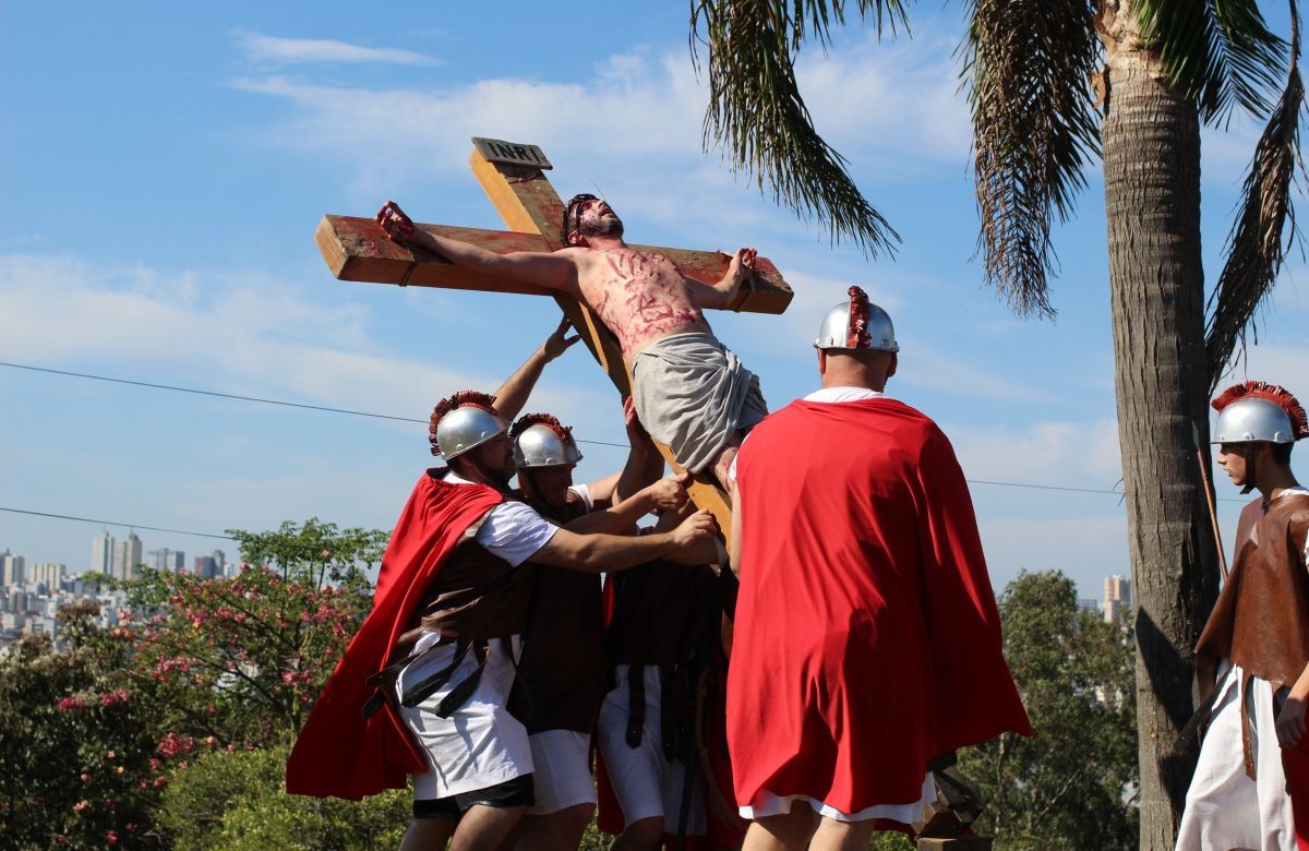 Foto de capa da notícia Juventude da Diocese de Caxias do Sul apresenta 21ª Via-Sacra, na Sexta-Feira Santa