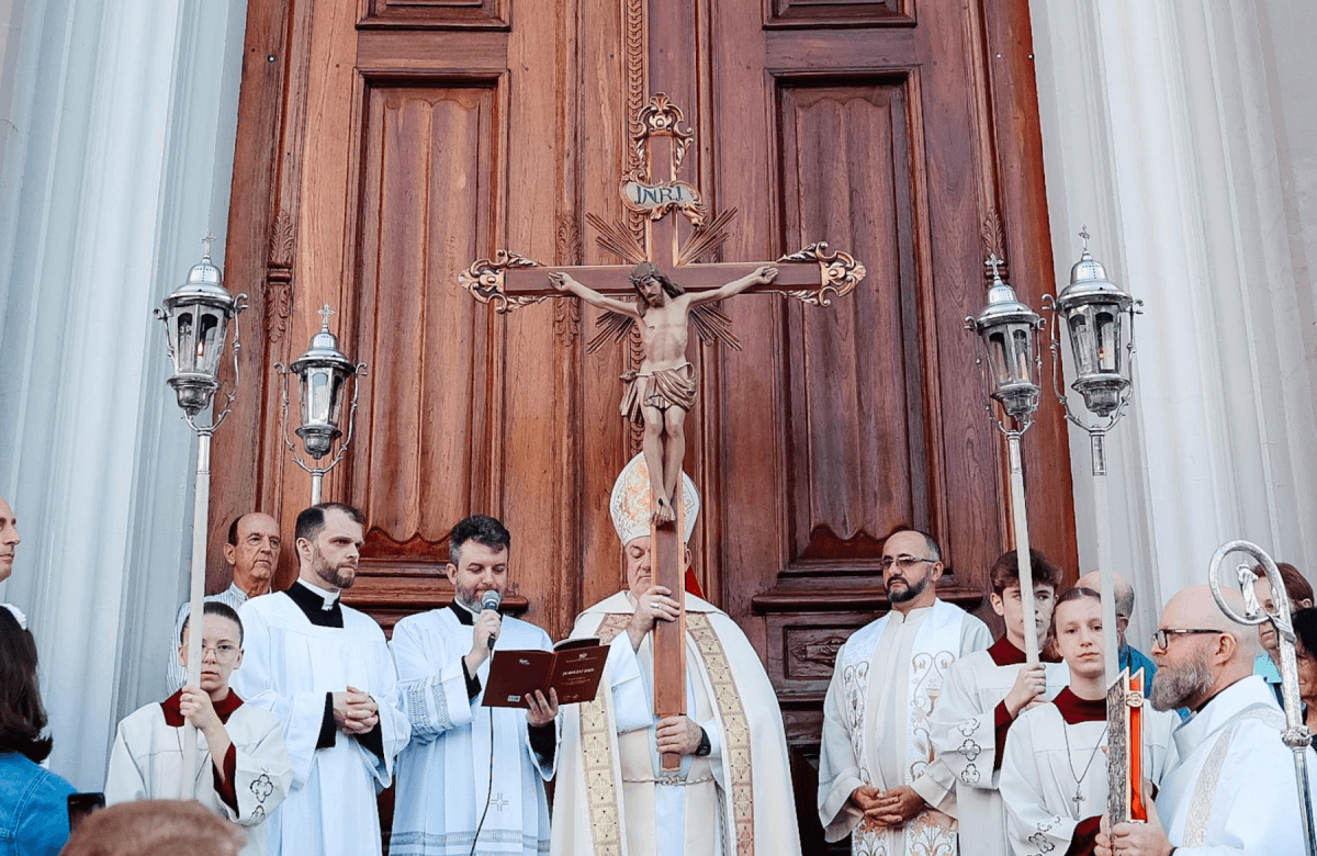 Foto de capa da notícia Bênção de Páscoa de Dom José Gislon será transmitida por emissoras de rádio e televisão, na Diocese de Caxias
