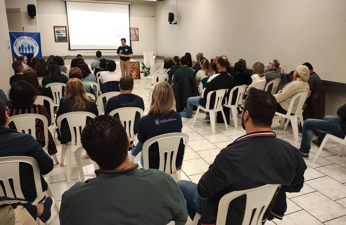 Foto de capa da notícia Pastoral Familiar da Diocese de Caxias realiza segundo encontro formativo para novo itinerário de catequese matrimonial