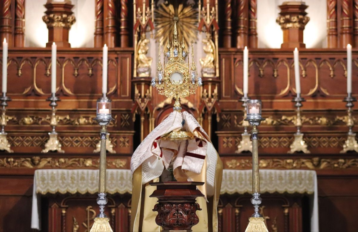 Foto de capa da notícia Dom José Gislon celebra Missa solene de Corpus Christi na Catedral de Caxias recordando a presença real de Cristo na Eucaristia