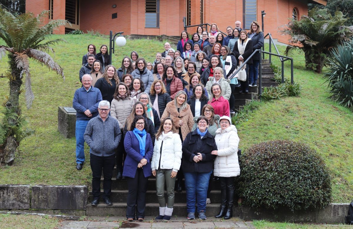 Foto de capa da notícia Encontro de formação e integração reúne secretárias e secretários que atuam nas paróquias da Diocese de Caxias do Sul