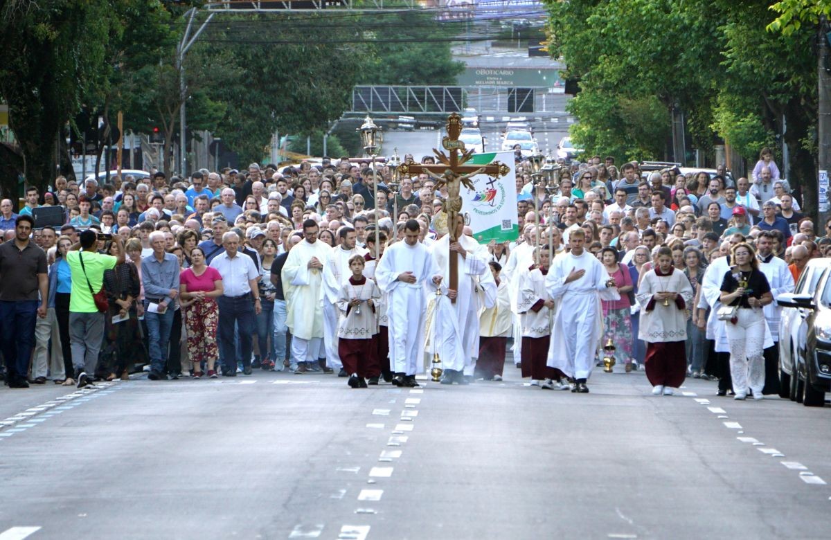 Foto de capa da notícia Diocese de Caxias do Sul conclui a Semana Nacional da Família 2025 com Peregrinação Jubilar