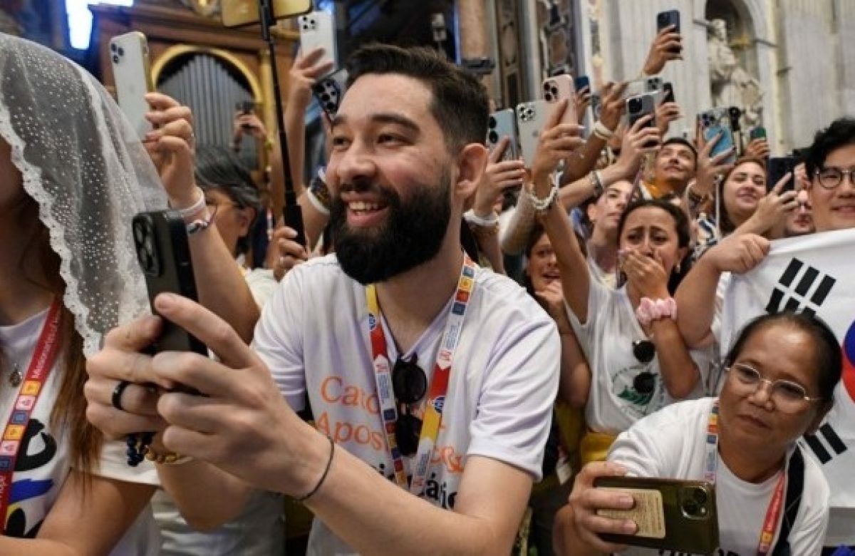 Foto de capa da notícia "Ide... até os confins digitais" reflete o programa Razões da Fé com experiências sobre o Jubileu dos Missionários Digitais