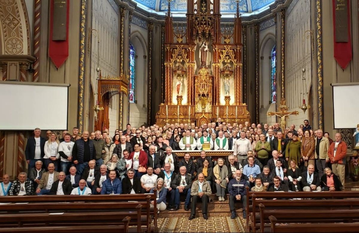 Foto de capa da notícia Grupos de Terço dos Homens da Diocese de Caxias do Sul se reúnem em peregrinação jubilar na Catedral