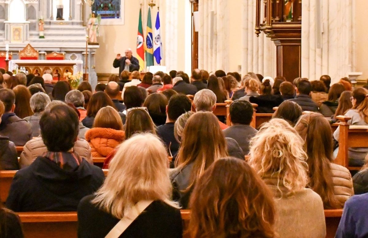 Foto de capa da notícia Paróquia São Pedro de Garibaldi inicia Curso Bíblico para aprofundamento na Sagrada Escritura