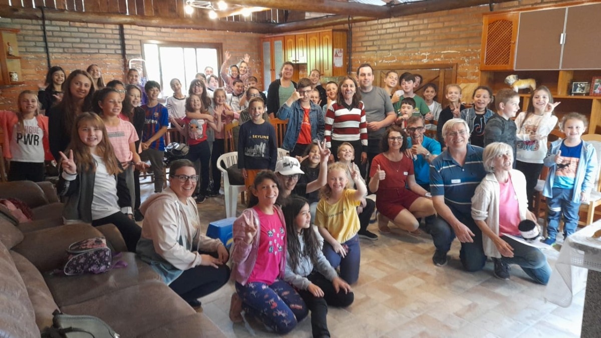 Paróquias de Carlos Barbosa realizam encontro de coroinhas e firmam a organização do Grupo Vocacional