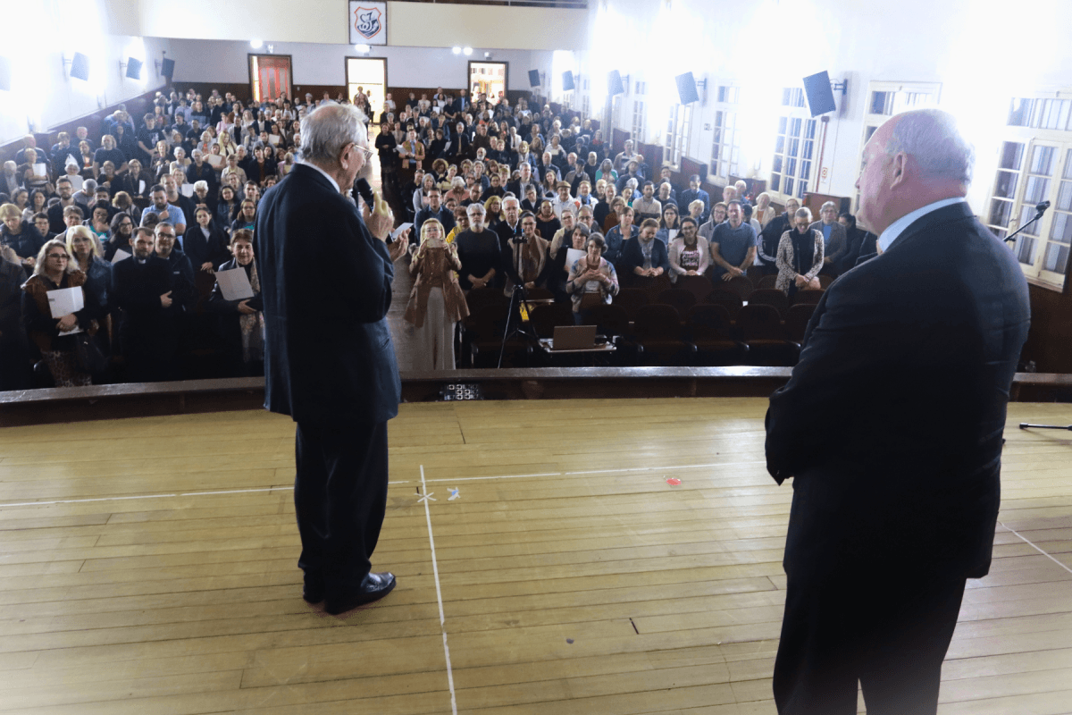 Segunda noite da Semana Teológica de Caxias do Sul reflete sobre a "beleza da liturgia"