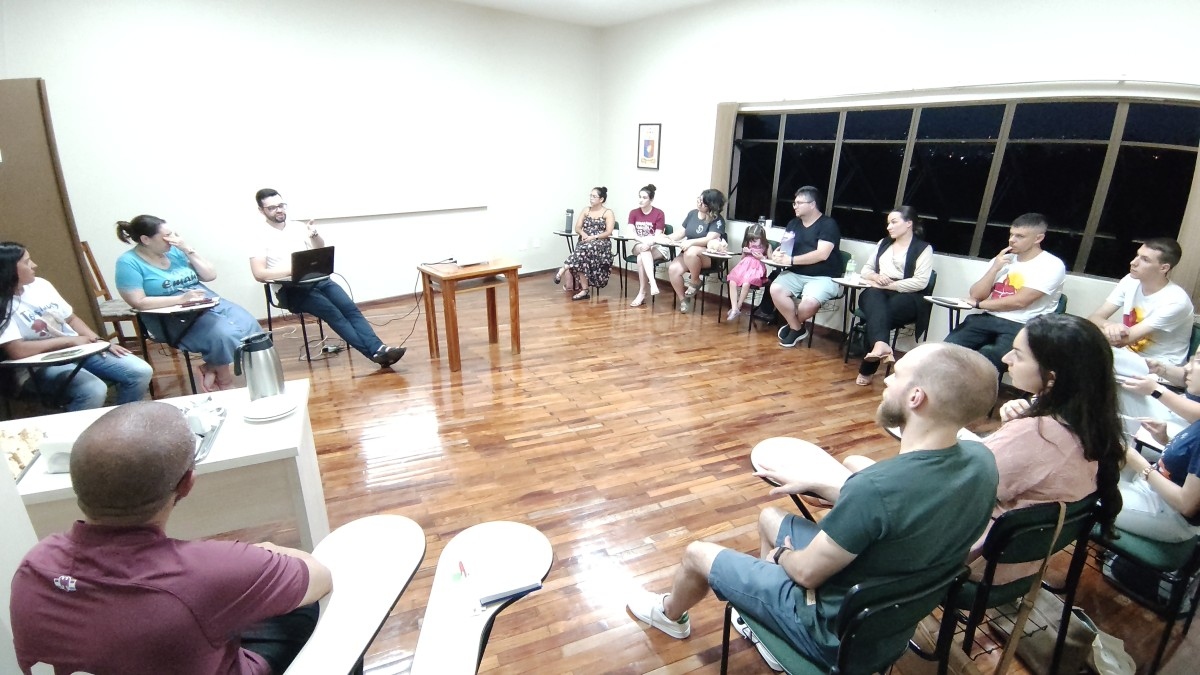 Pastoral Vocacional da Diocese de Caxias do Sul organiza grupo para planejar metodologia dos retiros de Crisma