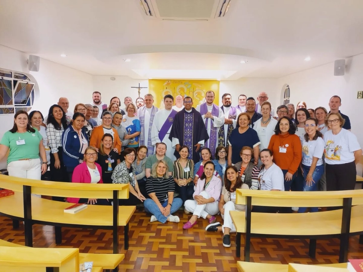 Comissão de IVC da Diocese de Caxias do Sul participa de encontro regional em Santa Maria