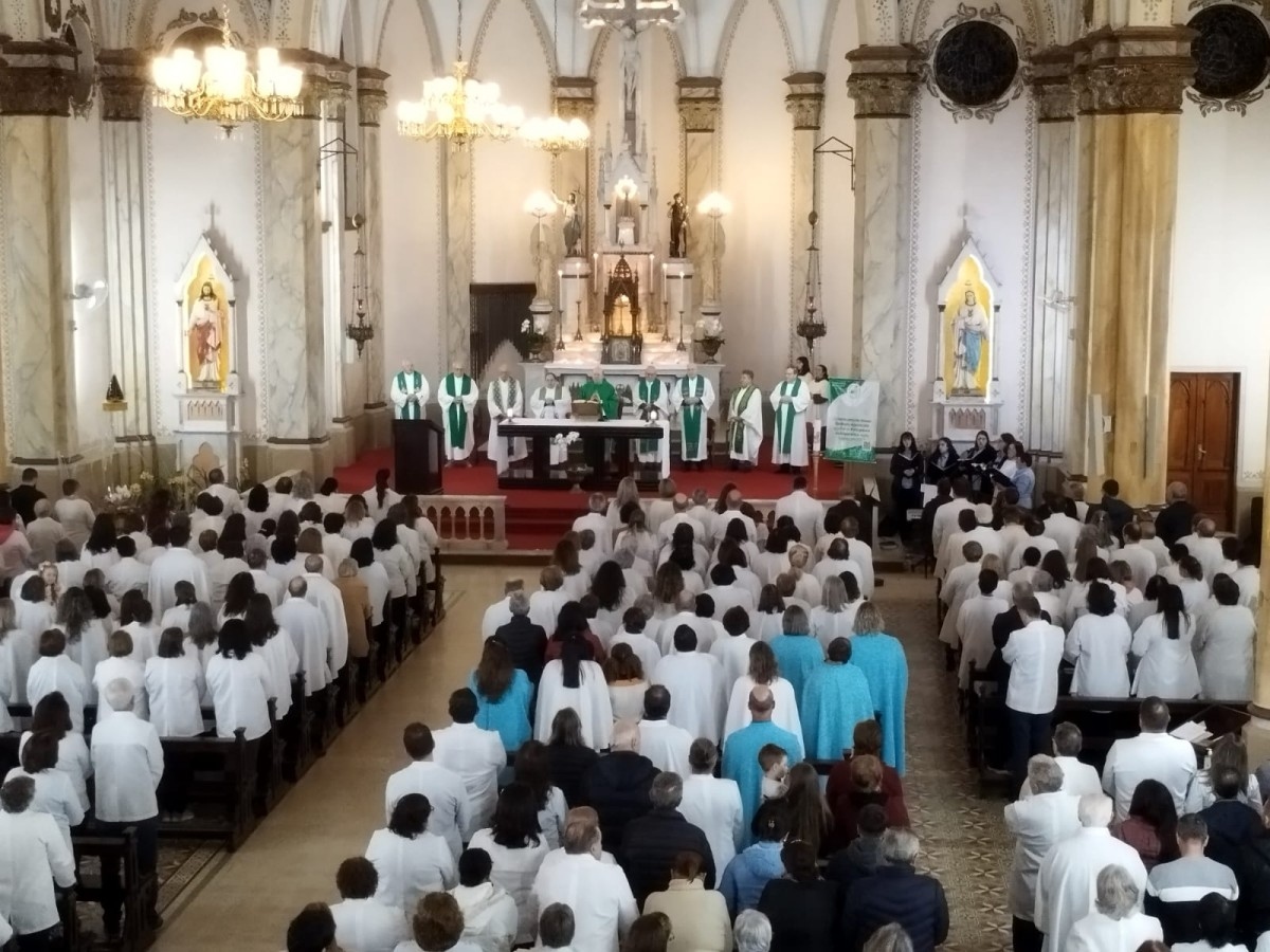 Ministros da Eucaristia, da Palavra e das Exéquias do Vicariato de Nova Prata se reúnem em peregrinação do Jubileu