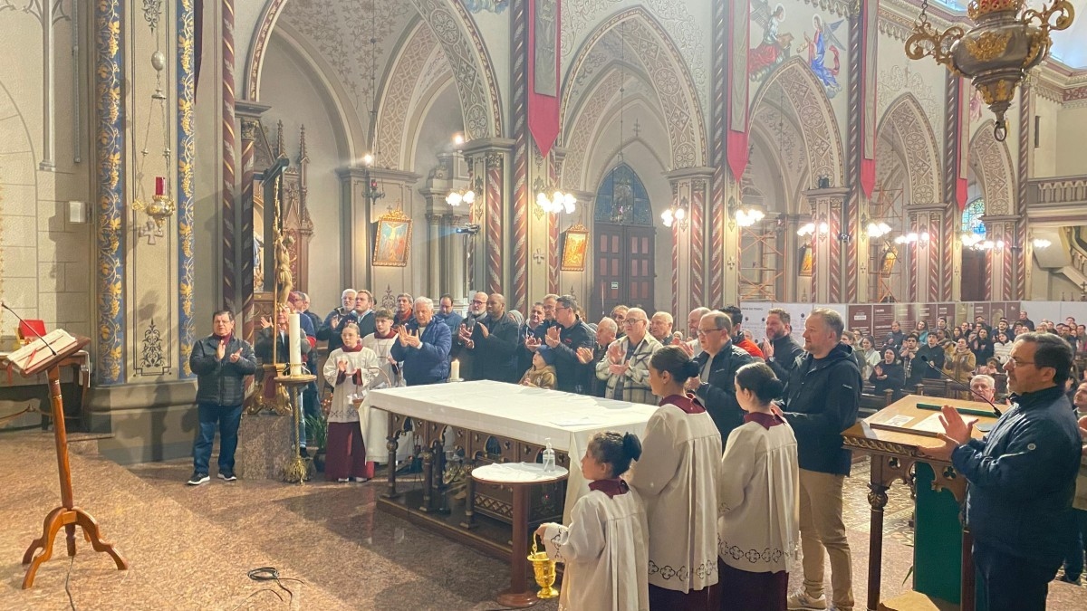 Missa presidida por Dom José Gislon marca abertura da Semana da Família na Catedral Diocesana de Caxias do Sul