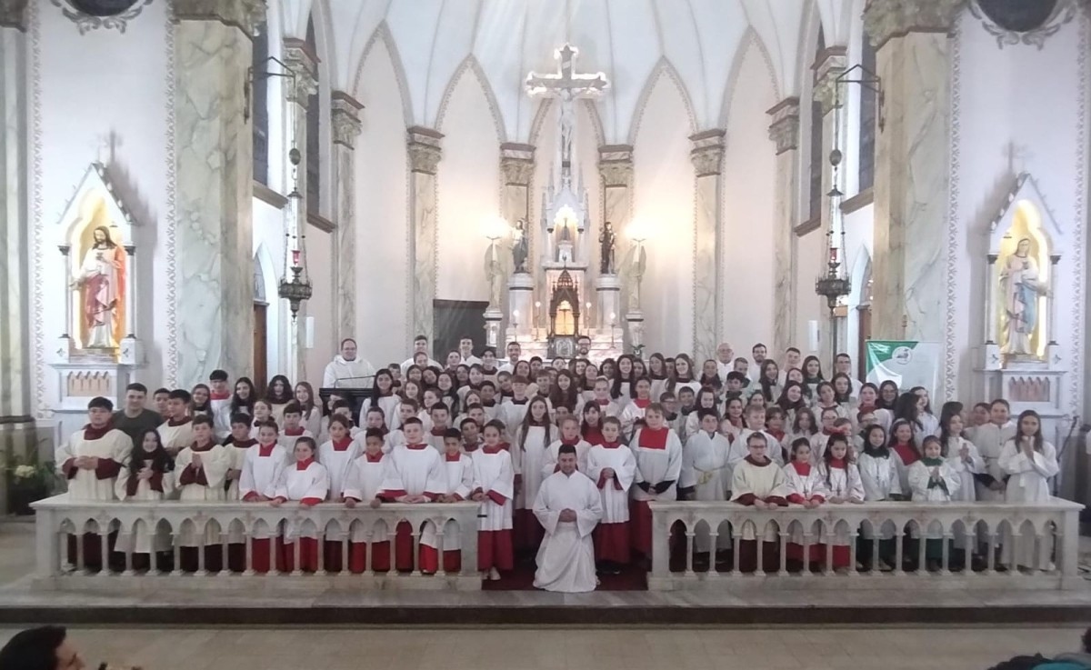 Celebração do Jubileu dos Coroinhas do Vicariato de Nova Prata reúne 130 pessoas