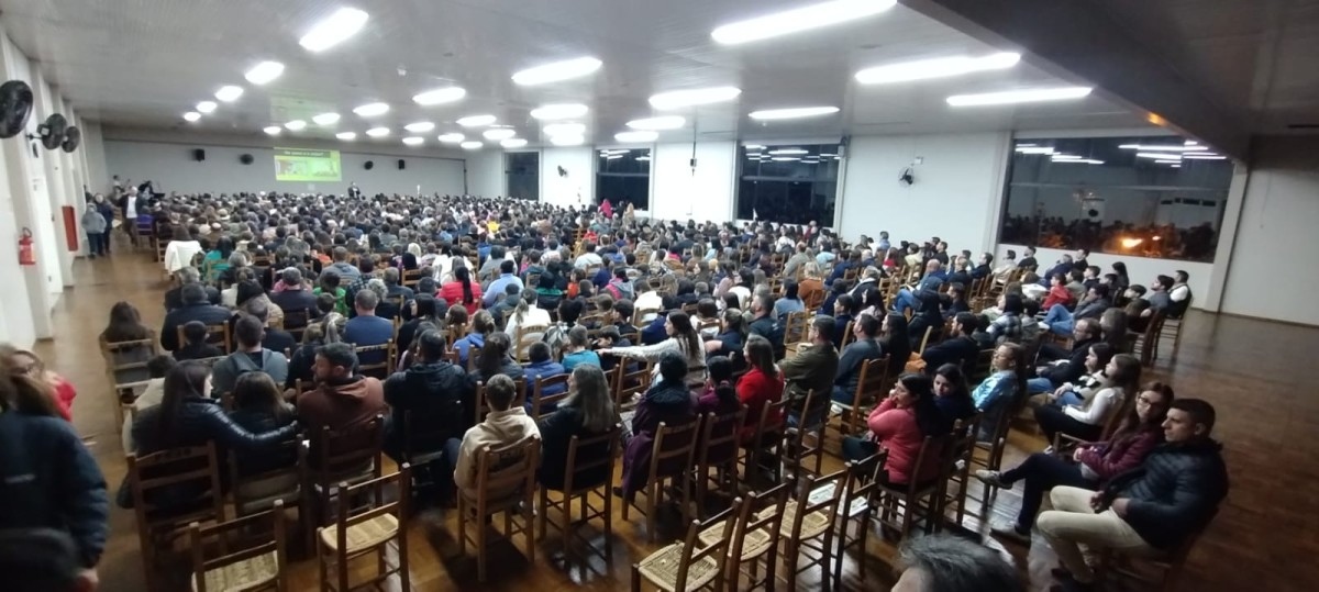 Encontro da Semana Nacional da Família reúne 900 pessoas em Nova Prata