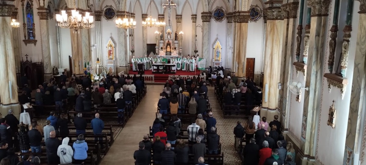 Padres do Vicariato se reúnem em Nova Prata para a peregrinação jubilar dos sacerdotes