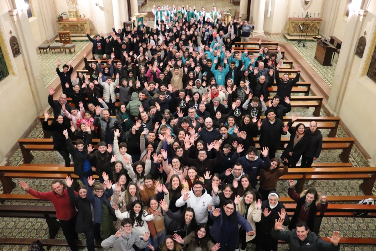 Vigília na canonização de Carlo Acutis e Pier Giorgio Frassati leva cerca de 200 jovens ao Seminário Aparecida, em Caxias