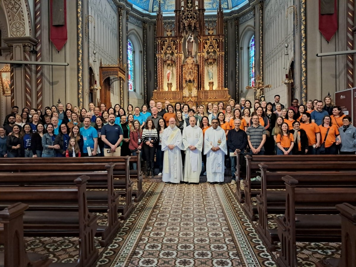 Professores participam da Peregrinação Jubilar do Mundo Educativo na Catedral Diocesana de Caxias do Sul
