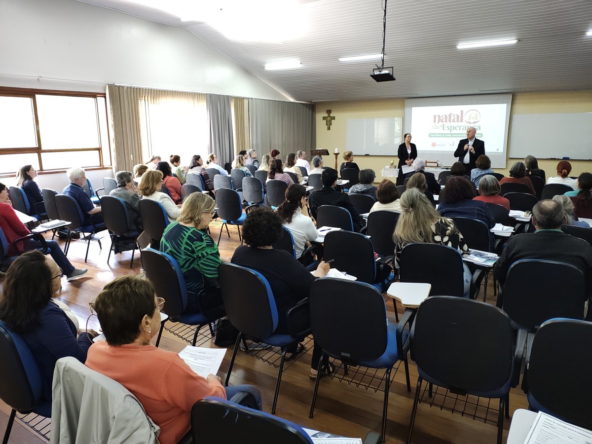 Diocese de Caxias do Sul reúne coordenadoras paroquiais de Catequese para encaminhamentos de 2026