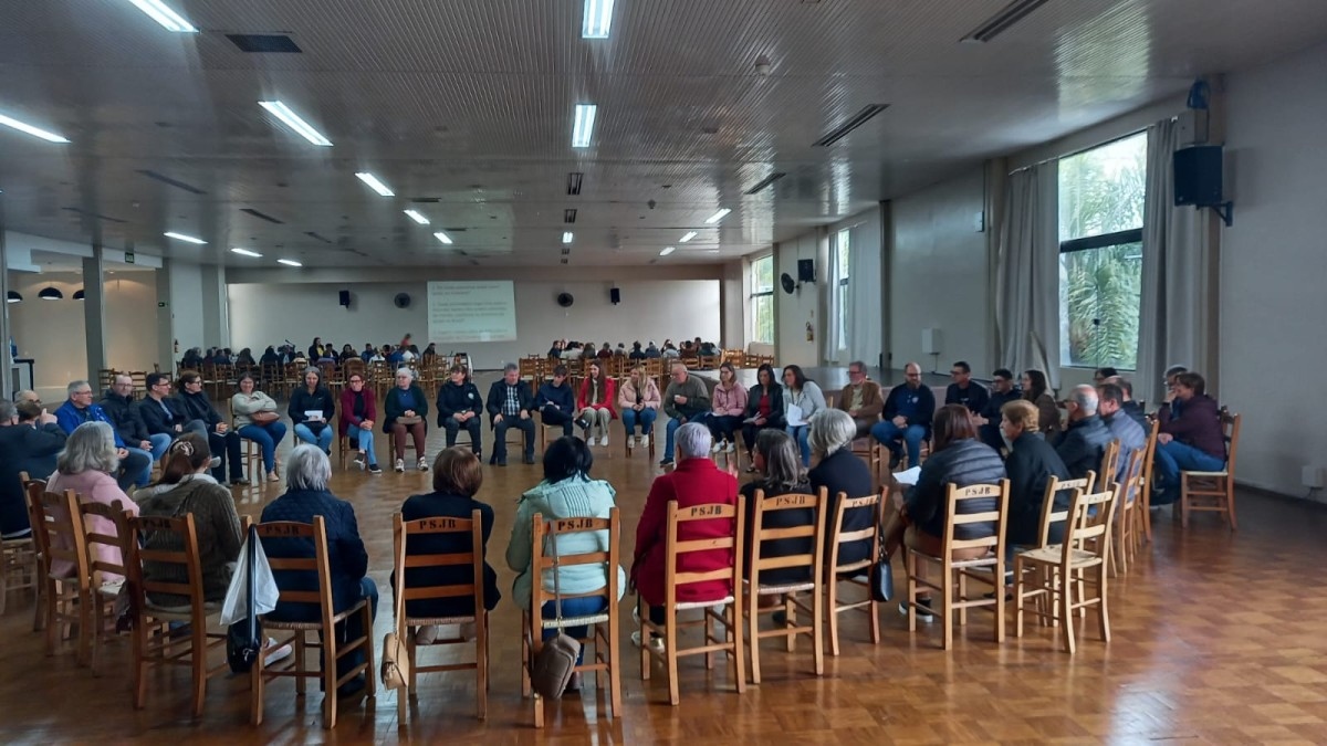 Vicariato de Nova Prata reúne mais de 100 lideranças para avaliar missão e projetar evangelização para 2026