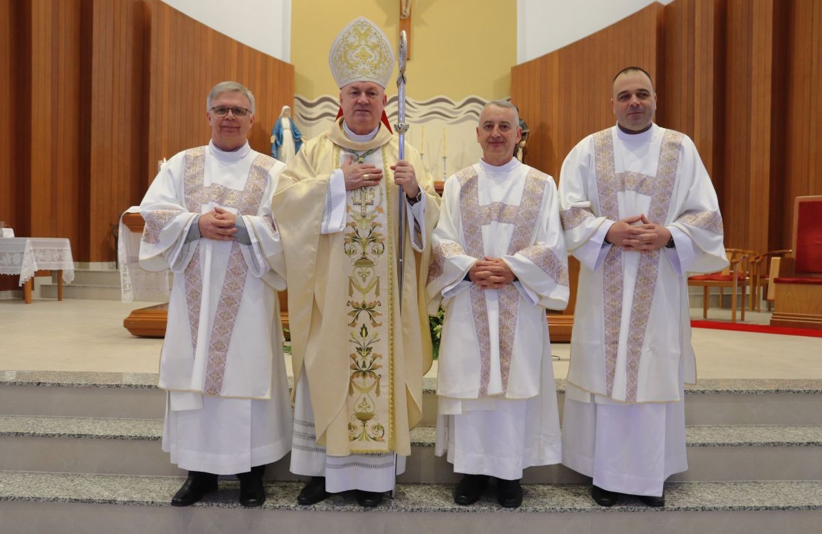 Foto de capa da notícia Denis Pocai, Roberto Masutti e Tiago Orbach são ordenados diáconos permanentes em Bento Gonçalves