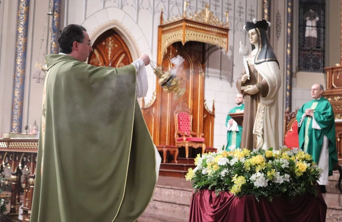 Foto de capa da notícia Primeira noite do Tríduo da Festa de Santa Teresa 2026 conta com a participação dos seminaristas da Diocese de Caxias do Sul