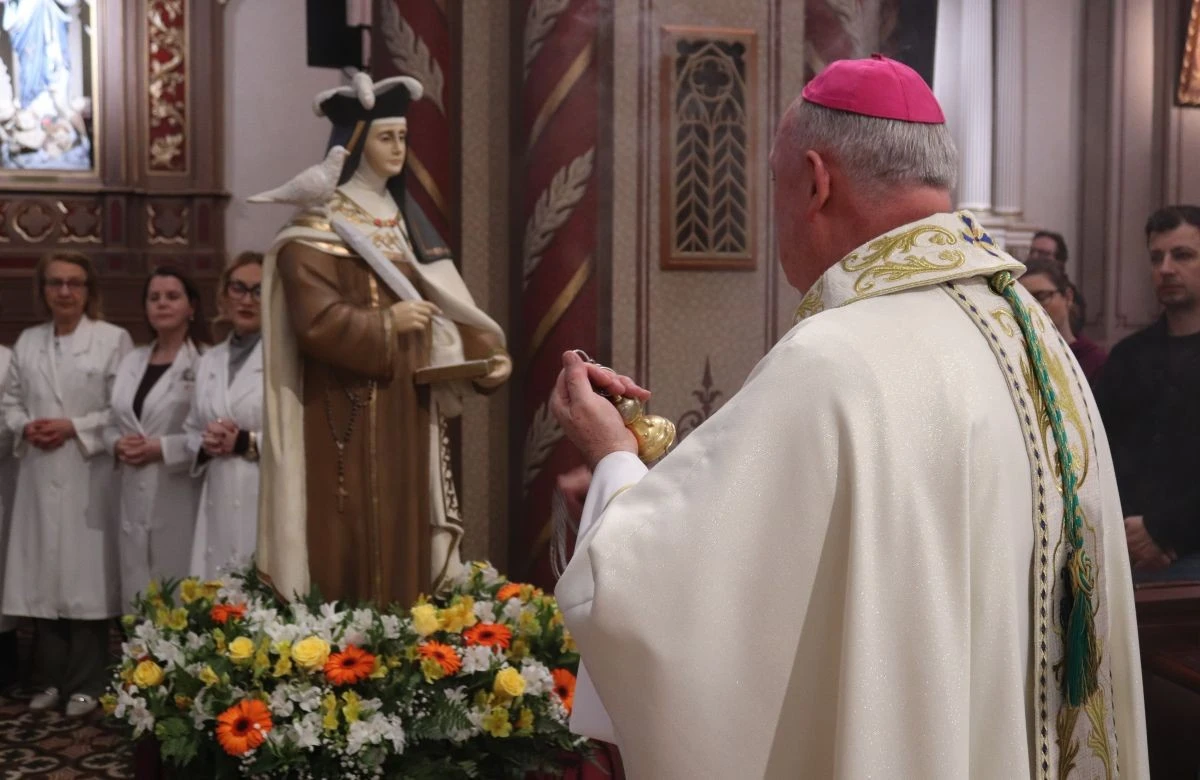 Foto de capa da notícia Dom José Gislon preside a terceira noite do Tríduo de Santa Teresa D'Ávila na Catedral de Caxias do Sul