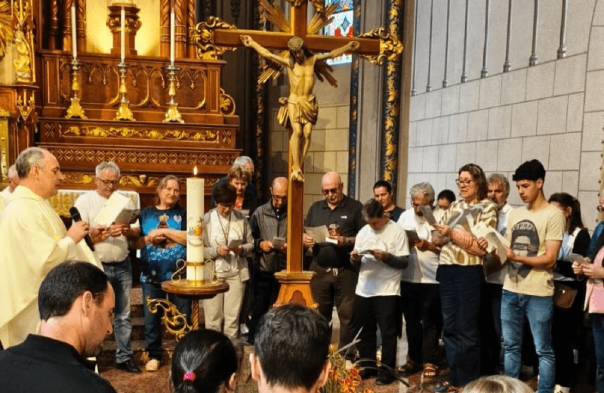 Foto de capa da notícia Paróquia Cristo Operário realiza sua peregrinação até a Catedral celebrando o Jubileu da Esperança.
