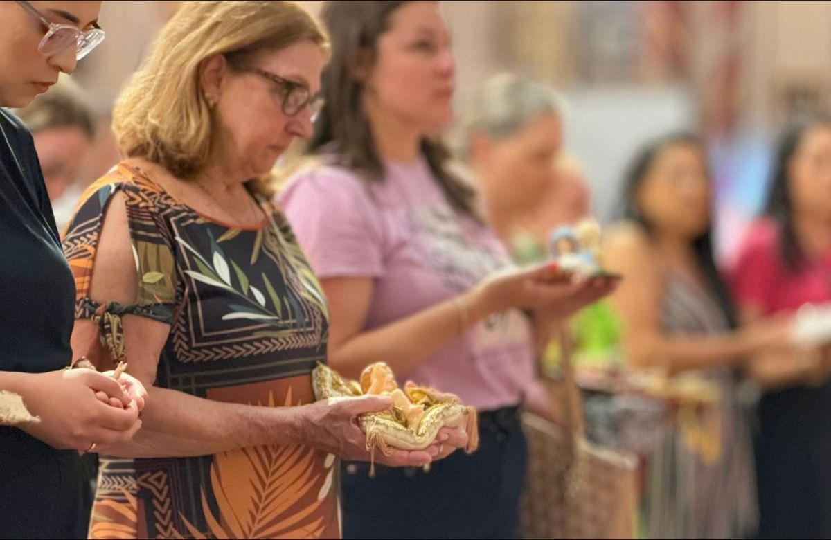 Foto de capa da notícia Domingo da Alegria é marcado pela bênção das imagens do Menino Jesus na Catedral Diocesana de Caxias do Sul