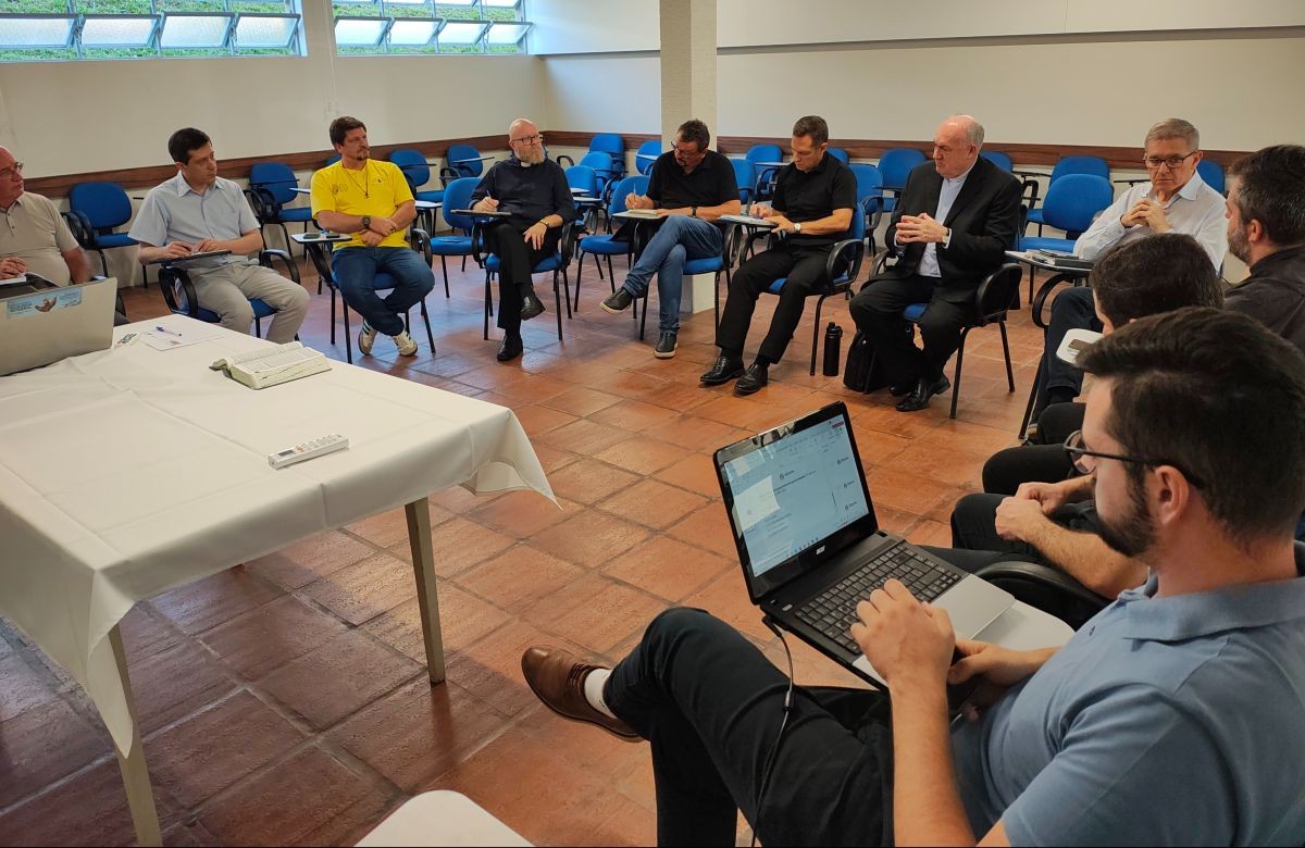 Foto de capa da notícia Comissão de Educação e Cultura da Diocese de Caxias organiza reunião do bispo com os padres que atuam nas escolas católicas