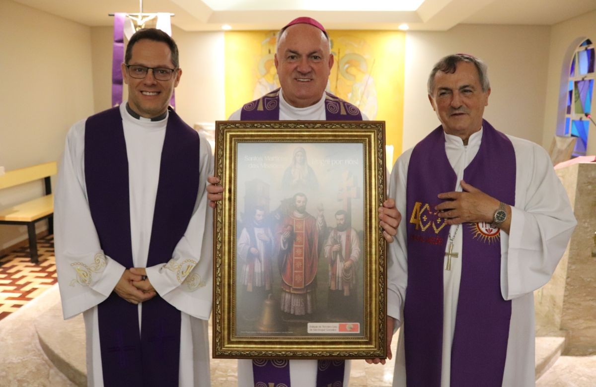 Foto de capa da notícia Dom José Gislon e padre Leonardo Inácio Pereira participam de encontro dos bispos e coordenadores da Ação Evangelizadora do Regional Sul 3