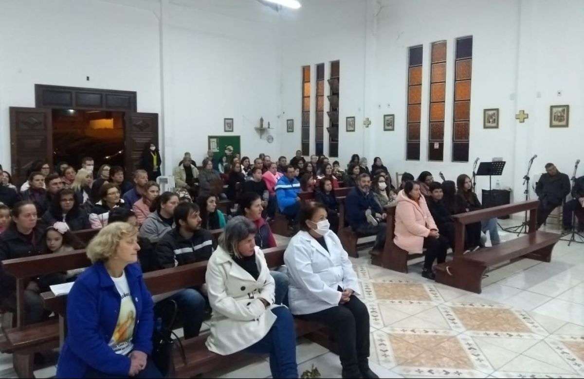 Foto de capa da notícia Paróquia São José do bairro Desvio Rizzo realiza o envio dos missionários das Santas Missões Populares