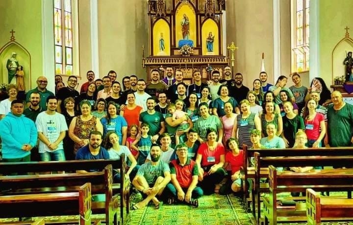 Retiro "Vinde e Vede", da Renovação Carismática Católica, reúne 70 jovens, em Farroupilha