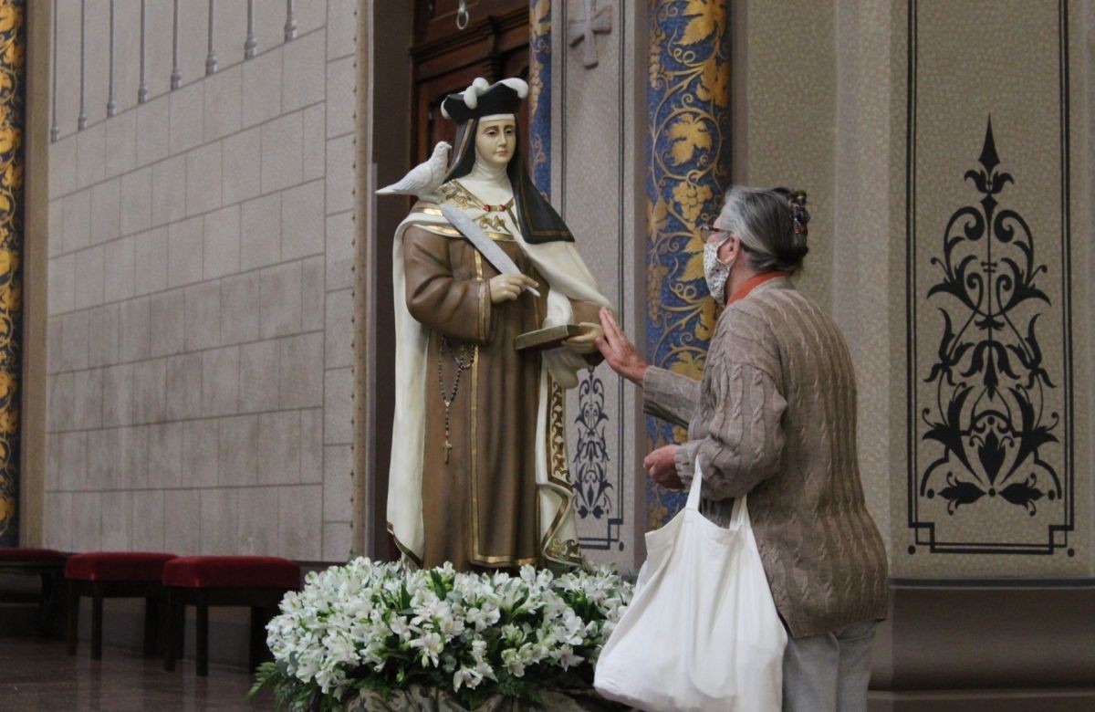 Foto de capa da notícia Programação da festa em honra a Santa Teresa inicia neste domingo, 24 de setembro, na Catedral de Caxias