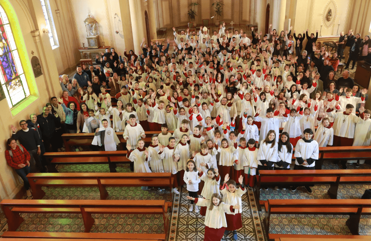 Foto de capa da notícia 7º Encontro de Coroinhas e Acólitos da Diocese de Caxias do Sul reúne 300 pessoas