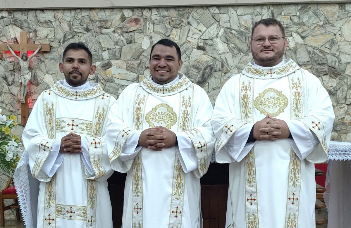 Foto de capa da notícia Ordenados três novos diáconos da Congregação de São José - Josefinos de Murialdo, em Caxias do Sul