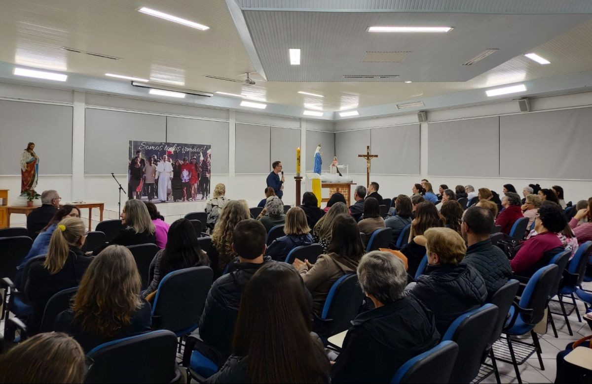Foto de capa da notícia Comissão de Iniciação à Vida Cristã da Diocese de Caxias reúne catequistas da Região Pastoral de Farroupilha